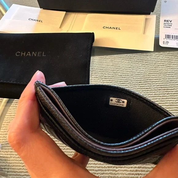 CHANEL Quilted Black Card Holder - Picture 9 of 16